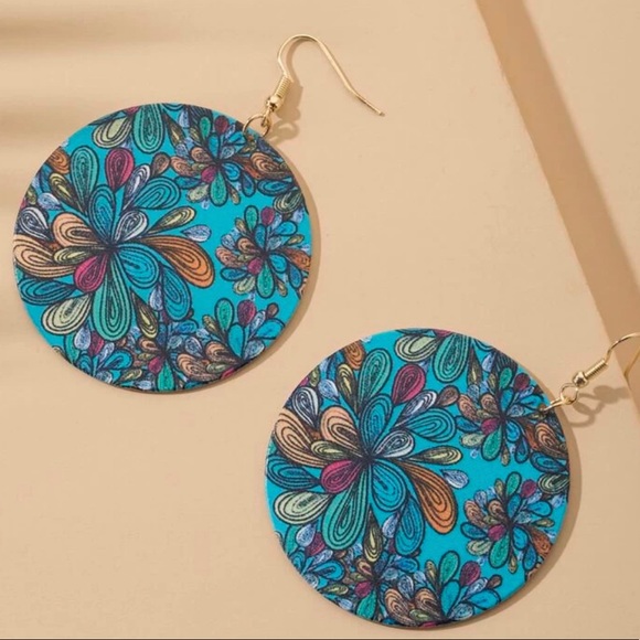 🦋 3/$24 Blue floral metal earrings / NWOT - Picture 2 of 3